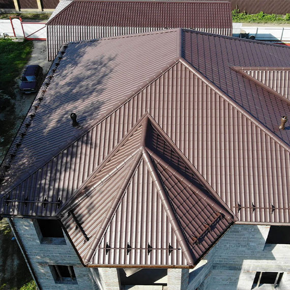 Монтаж сложной крыши и кровли в Новоржеве и Псковской области